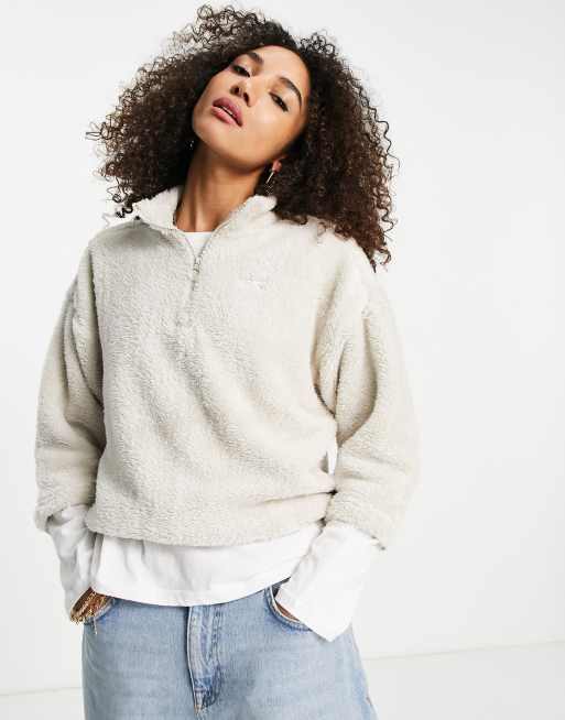 Reebok - MYT - Sweater van knus borg met 1/4e rits in crème