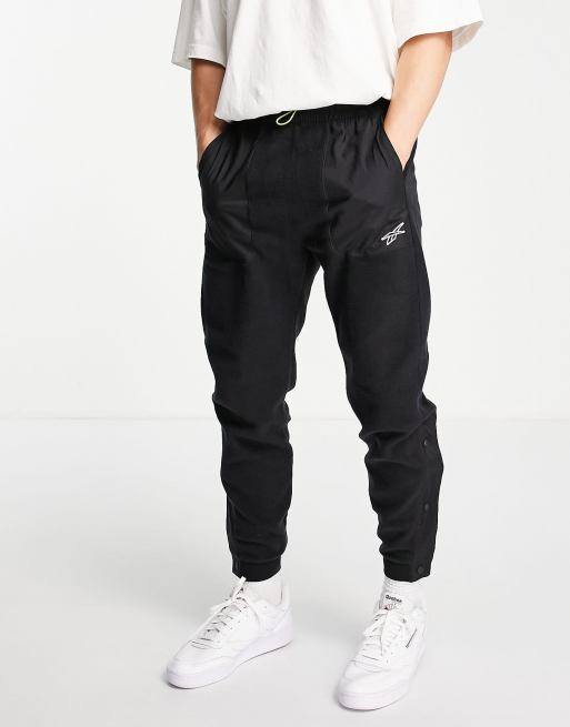 Black reebok cheap joggers