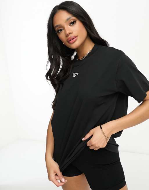 Reebok oversized t-shirt with small central logo in black | ASOS