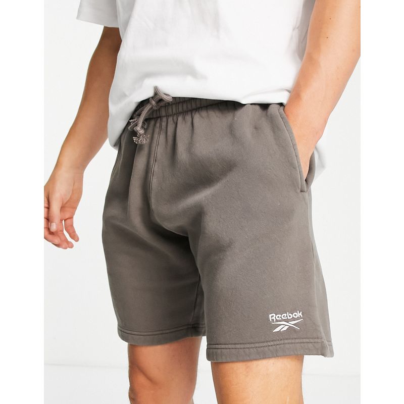 Reebok - Pantaloncini marrone talpa con logo - in esclusiva per ASOS