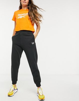 Reebok – Schwarze Frottee-Jogginghose mit Bündchen und Logo