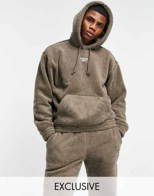Reebok - Sherpa hoodie in taupebruin, exclusief bij ASOS