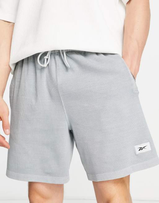 Reebok – Shorts in reinem Grau