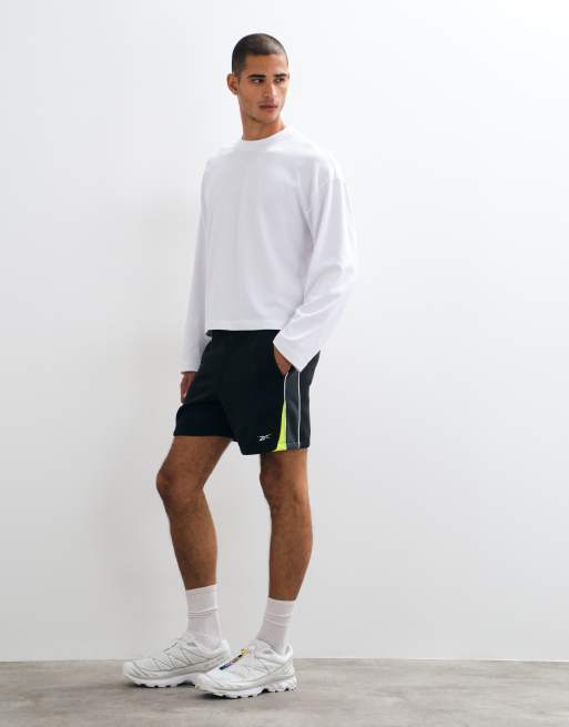 Reebok Siderwinder Football sweat 7"" shorts in black, 2 of 5