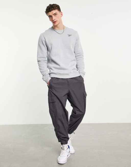 Reebok small logo sweatshirt in grey, 4 of 4