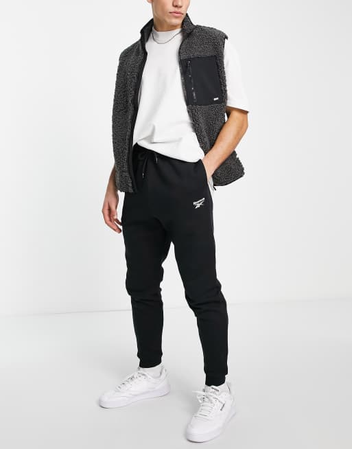 Reebok – Svarta mjukisbyxor med liten logga