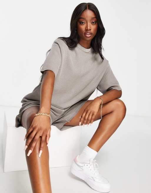 Reebok - T-shirt gaufré - Gris pierre - GREY