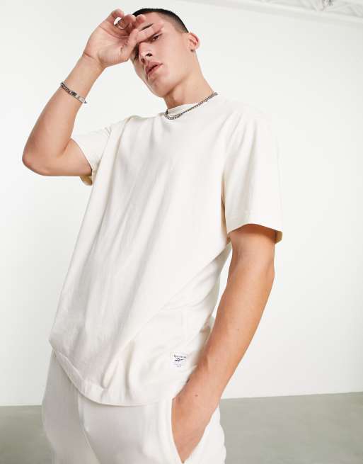Reebok - T-shirt i råhvid