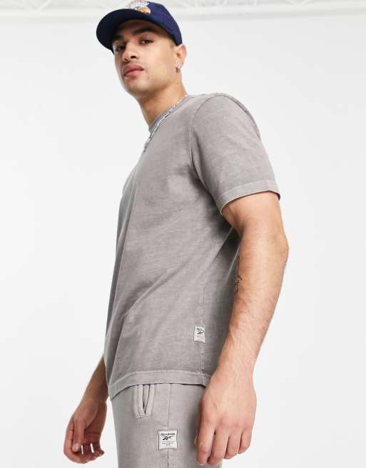 Reebok t-shirt in boulder grey - GREY
