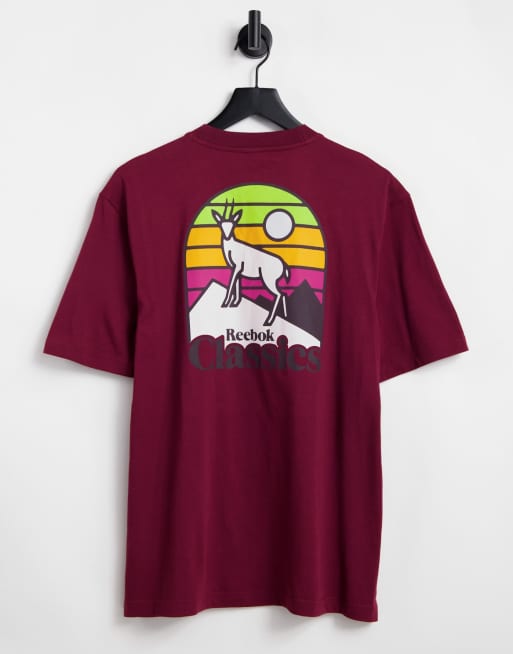 Reebok - T-shirt met kampeerafbeelding in bordeauxrood, exclusief bij ASOS