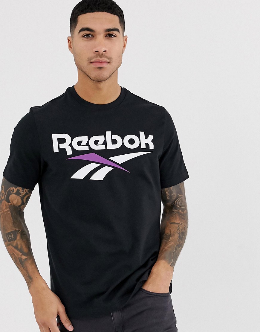Reebok - T-shirt nera con logo-Nero