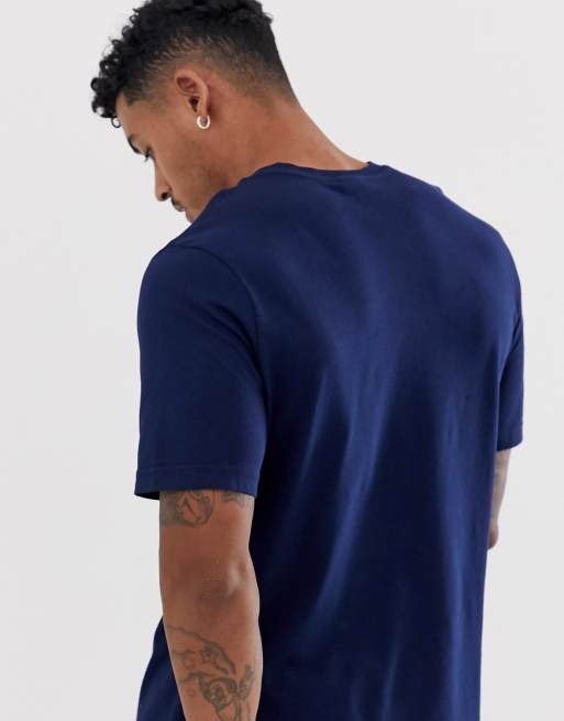 Reebok t-shirt with small vector logo in navy