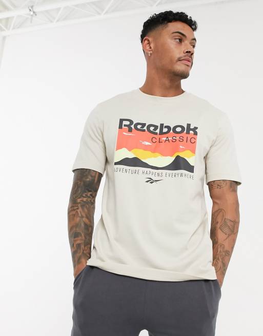 Reebok t-shirt with trail print in beige