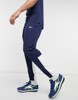 Reebok TE ll ft sweatpants in navy