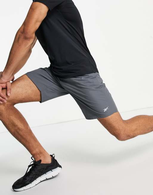 Reebok – Training Essentials – Grå vävda cargoshorts i tech-material