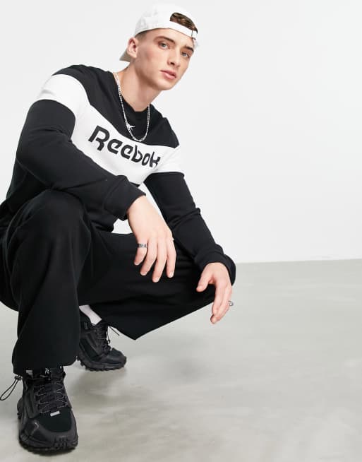 Reebok training essentials linear logo crew neck sweatshirt in black, 3 of 4