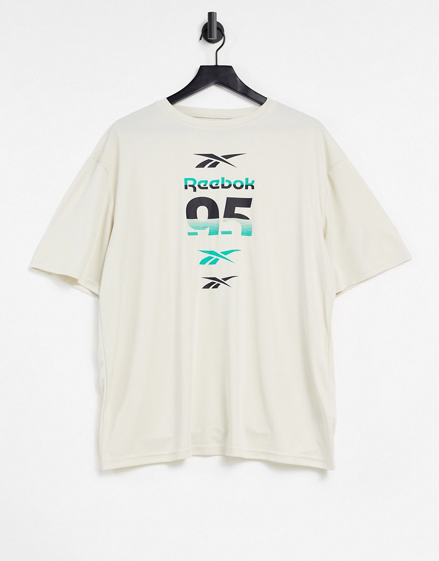 Reebok – Training – Naturvit t-shirt med logga
