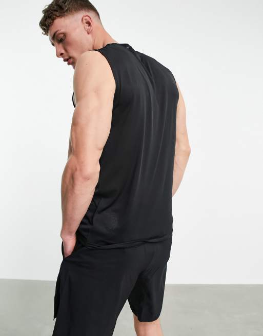 Reebok Training sleeveless tech tank top in black, 2 of 4