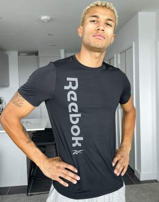 t shirt reebok training