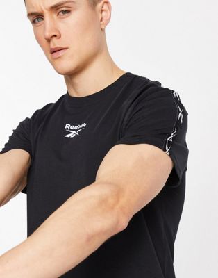 Reebok – Training – T-Shirt mit Paspelierung in Schwarz