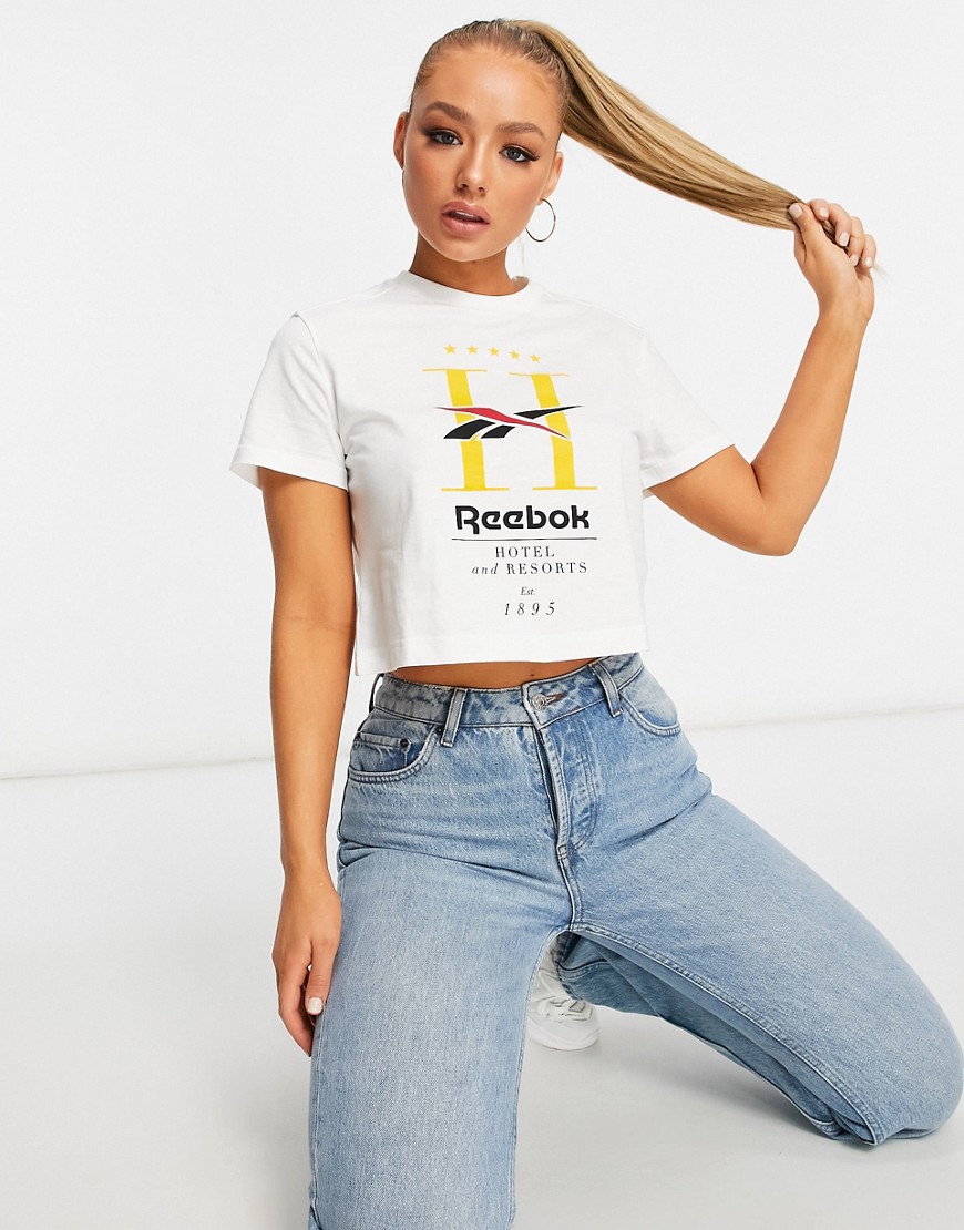 Reebok – Vit kort t-shirt med hotell-tryck