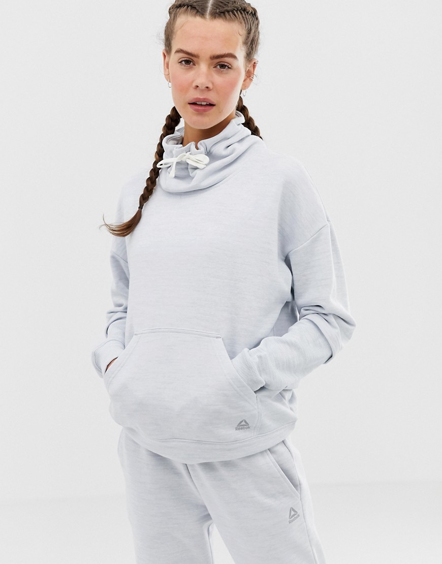 Reebok – Vit sweatshirt i slouchy-modell med hög krage