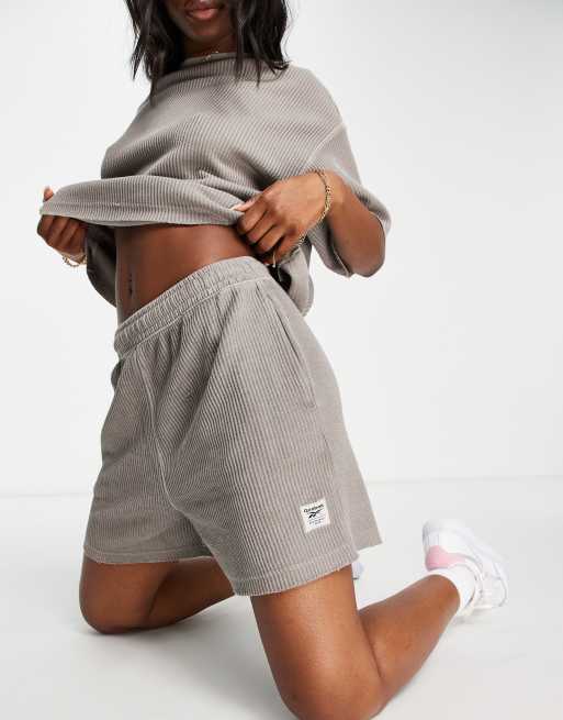 Reebok waffle shorts in boulder gray - GRAY