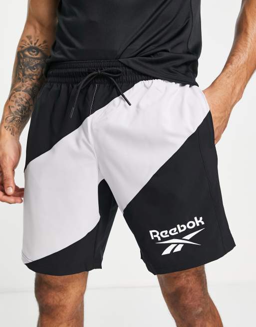 gaan beslissen zwavel Edelsteen Reebok workout ready graphic woven shorts in black | ASOS