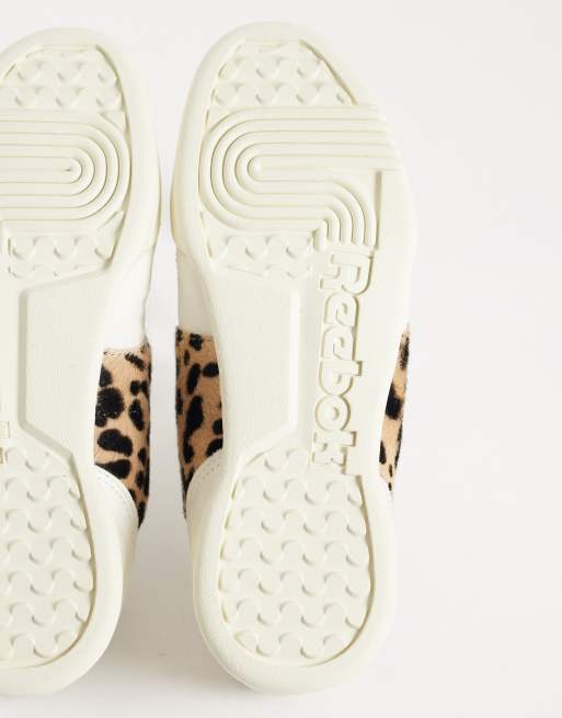 Reebok zapatillas deportivas de mujer blancas con detalle de estampado de leopardo, 2 de 5