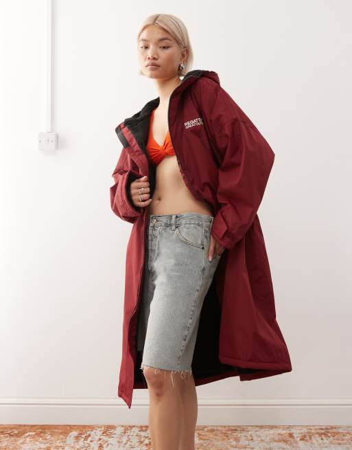 Regatta Adult waterproof changing robe in burgundy, 2 of 4