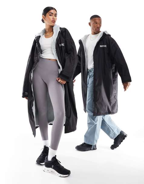 Regatta Adult's Changing Robe in Black - view 1