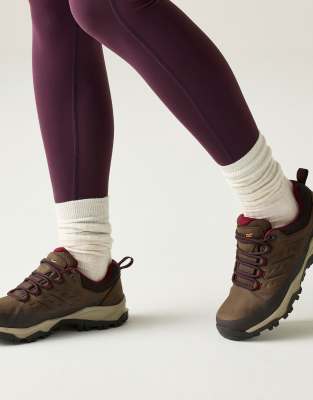  Blake low waterproof walking shoes in chestnut