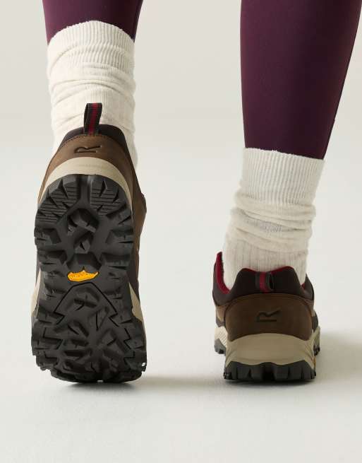 Regatta Blake low waterproof walking shoes in chestnut, 3 of 4