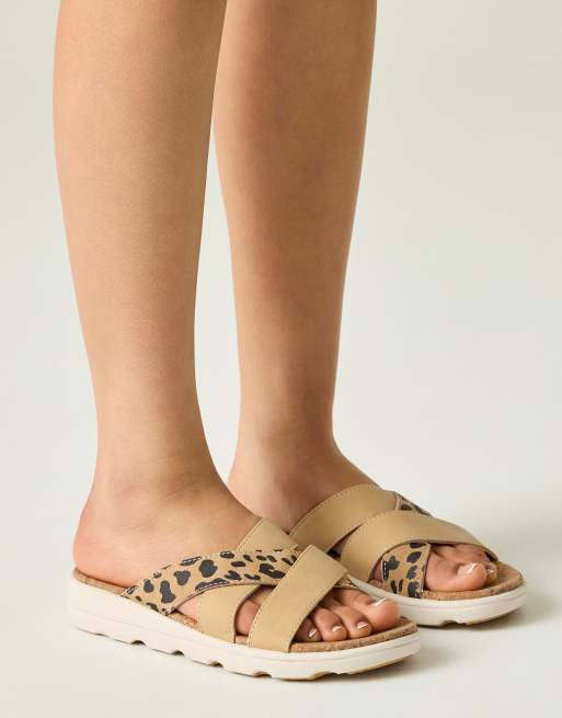 Regatta Comfy cassie sandals in tan leopard, 3 of 4