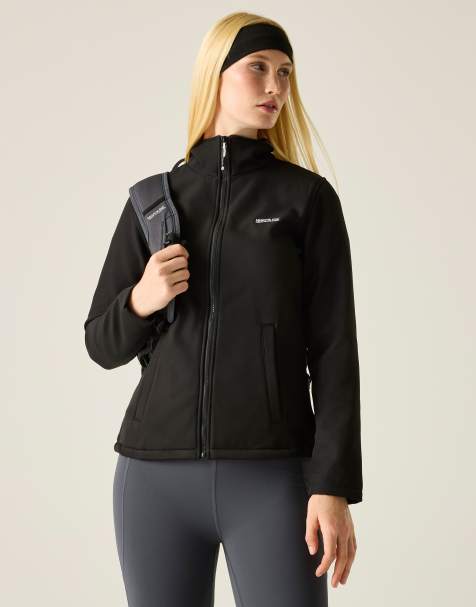 Regatta – Connie V – Windabweisende Softshell-Wanderjacke in Schwarz - view 1