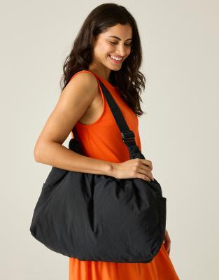 Regatta Drawstring Shoulder Bag In Black
