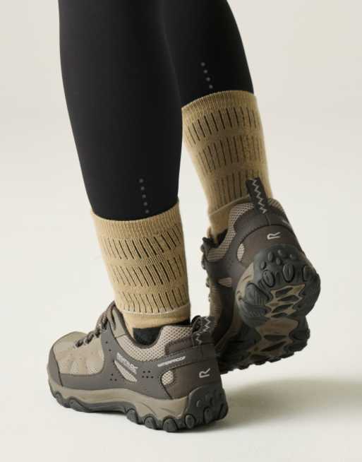 Regatta Edgepoint IV technical waterproof low walking boots in beige, 2 of 3