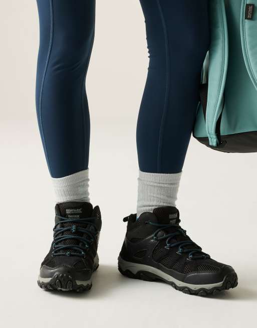 Regatta Edgepoint IV technical waterproof mid walking boots in black, 2 of 4