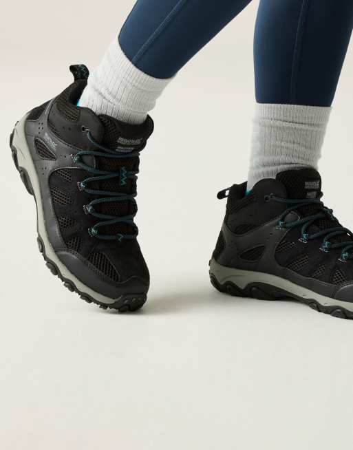 Regatta Edgepoint IV technical waterproof mid walking boots in black, 3 of 4