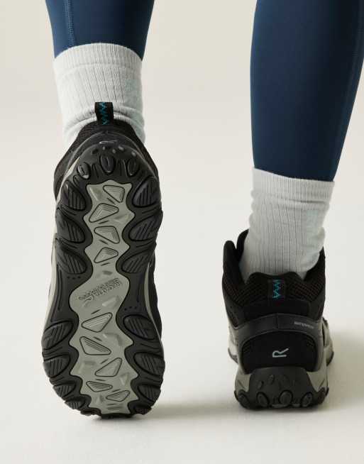 Regatta Edgepoint IV technical waterproof mid walking boots in black, 4 of 4
