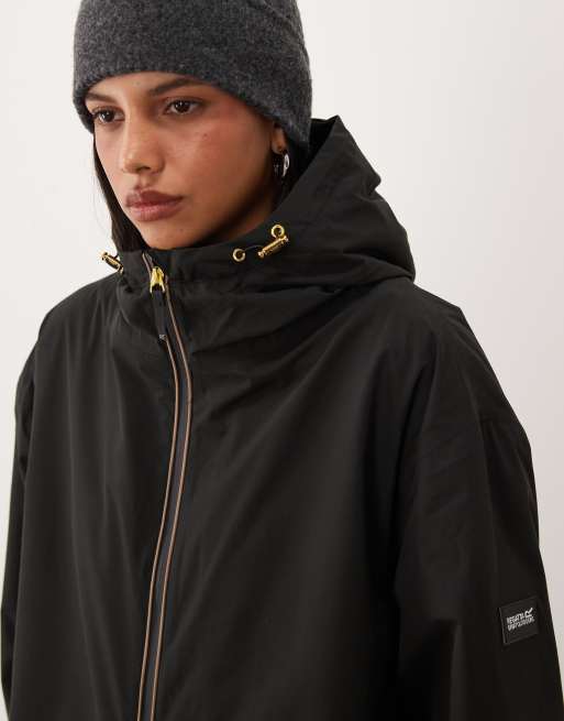 Regatta Heritage waterproof changing robe in black, 2 of 4