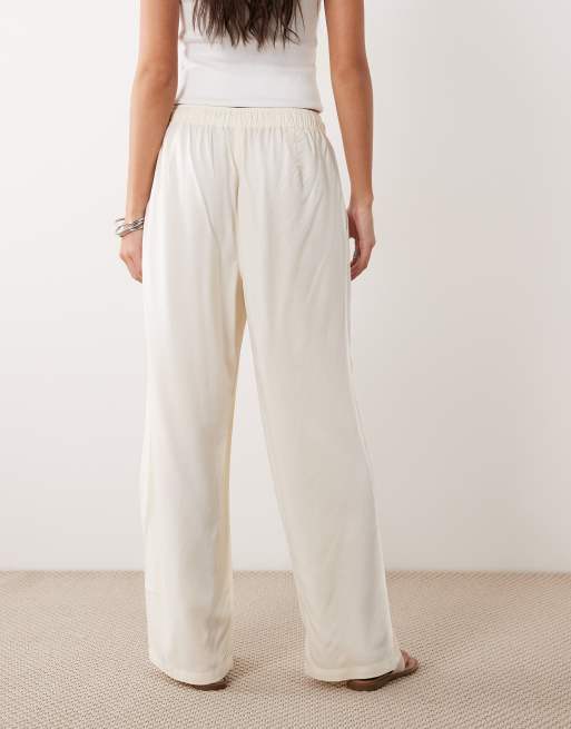 Regatta Lightweight elbrie trousers in light vanilla, 5 of 5