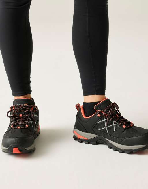 Regatta Samaris III technical waterproof low walking boots in black, 3 of 4