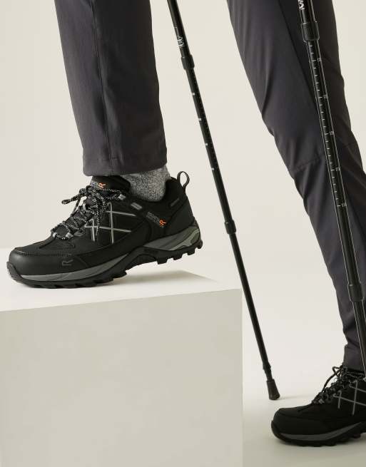 Regatta Samaris III technical waterproof low walking boots in black, 3 of 4