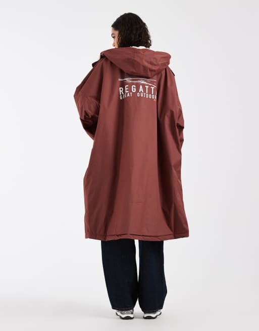 Regatta Waterproof changing robe in dark cherry, 2 of 4