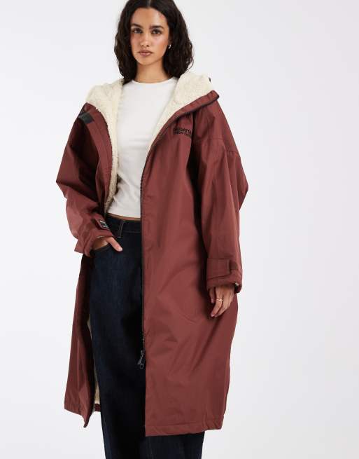 Regatta Waterproof changing robe in dark cherry, 4 of 4