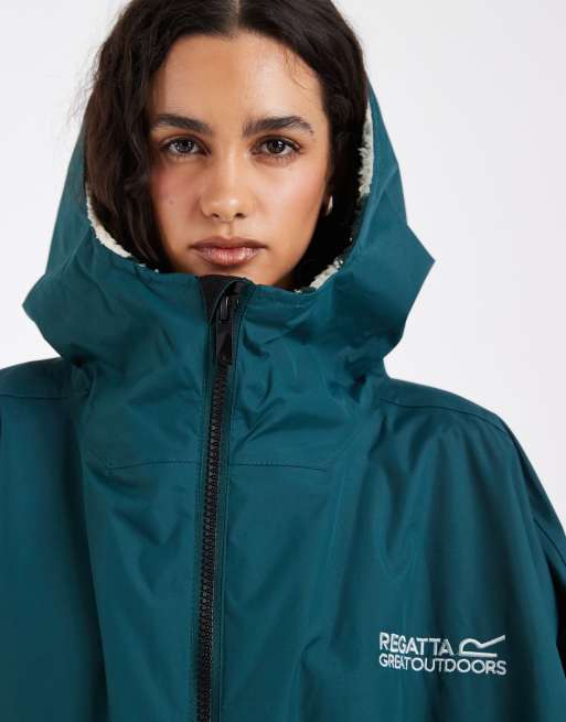 Regatta Waterproof changing robe in deep pine, 3 of 4