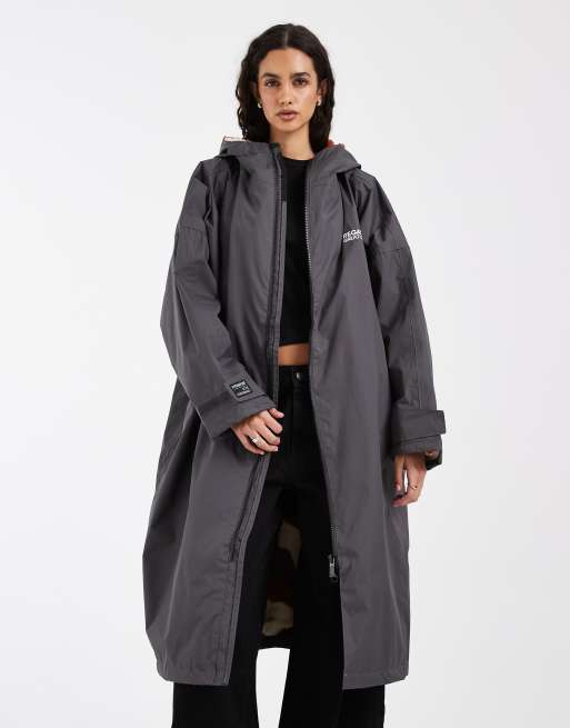 Regatta Waterproof changing robe in iron, 2 of 4