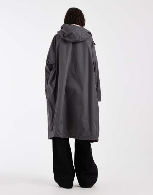 Regatta Waterproof changing robe in iron, 3 of 4
