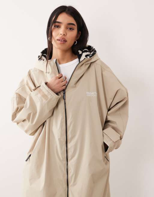 Regatta Waterproof changing robe in white pepper abstract floral, 2 of 4